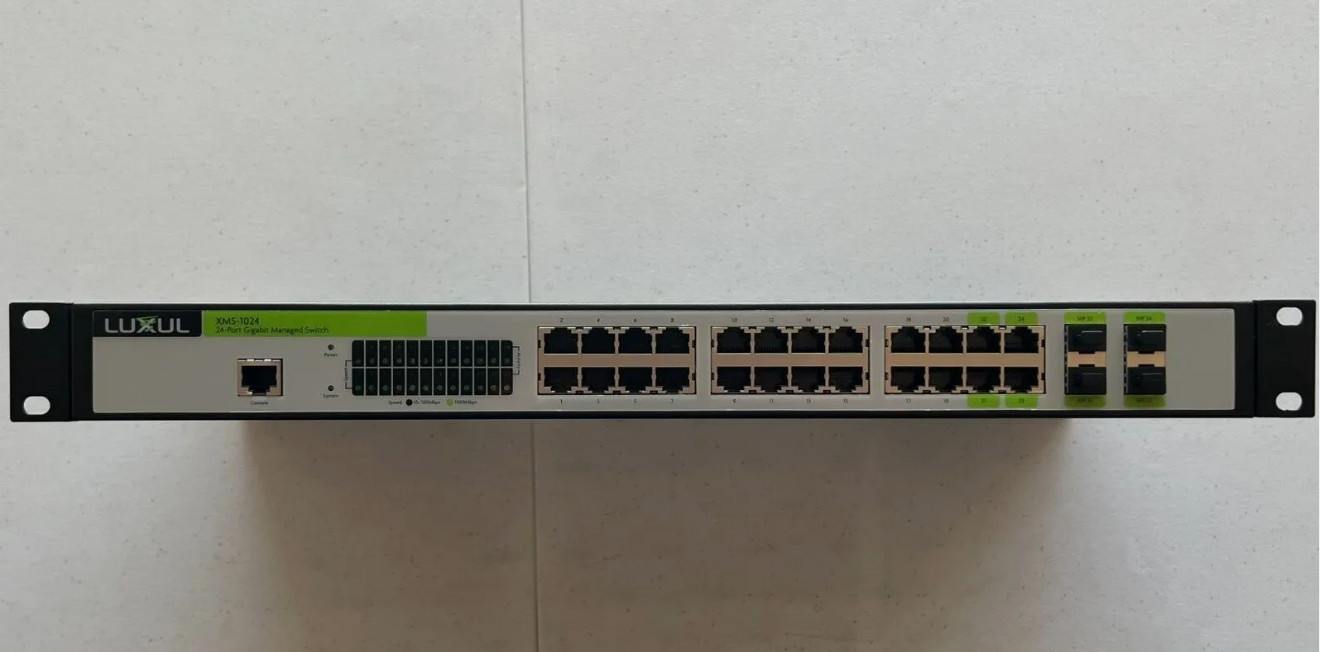 LUXUL XMS-1024  24 Port Gigabit Switch with Power Cord - Photo 1
