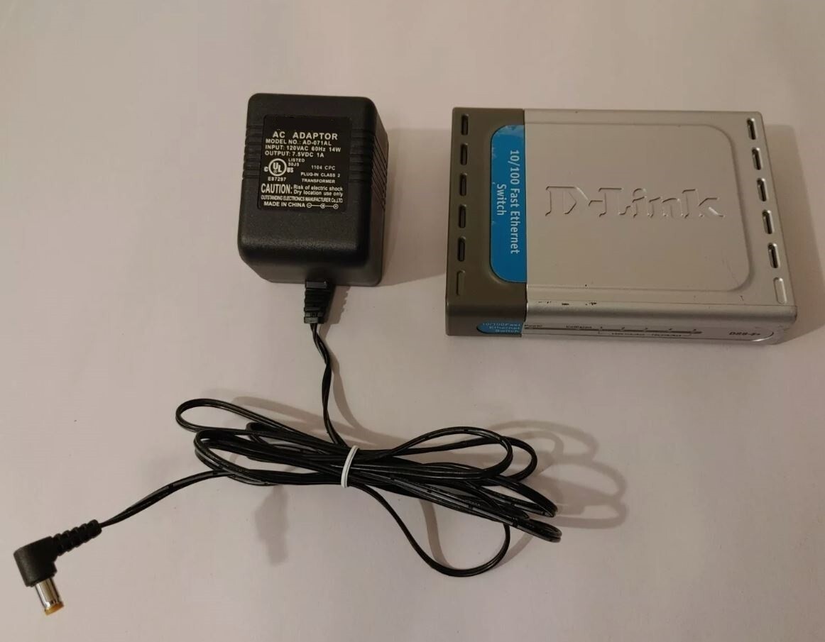D-Link DSS-5+ 5 Port 10/100 Mbps Ethernet Network Switch with Power Supply - Photo 1