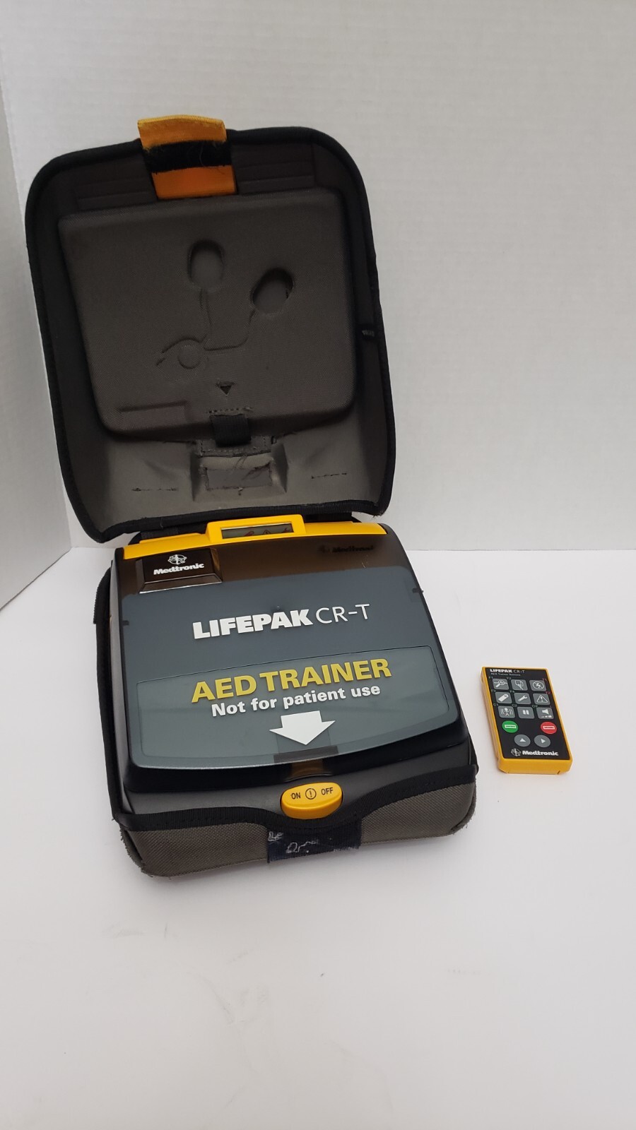 LIFEPAK CR-T AED Trainer Cardio Defibrillator with Case and Remote Medtronic - Photo 1