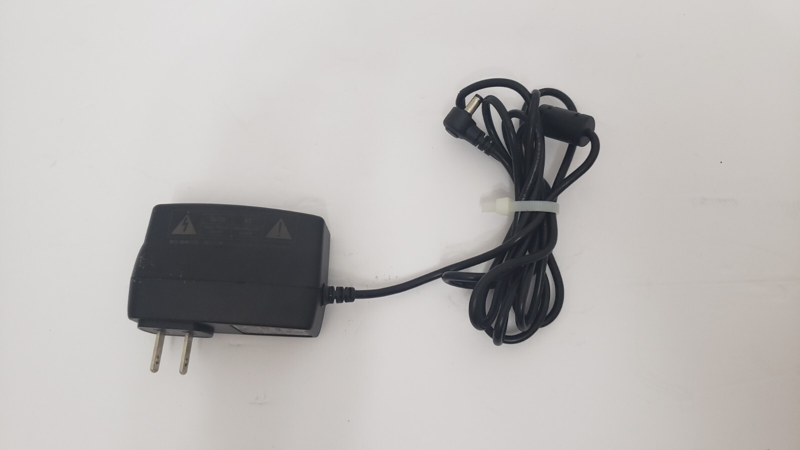 Casio Keyboard 9.5V AC Adapter Model AD-E95100LU - Photo 1