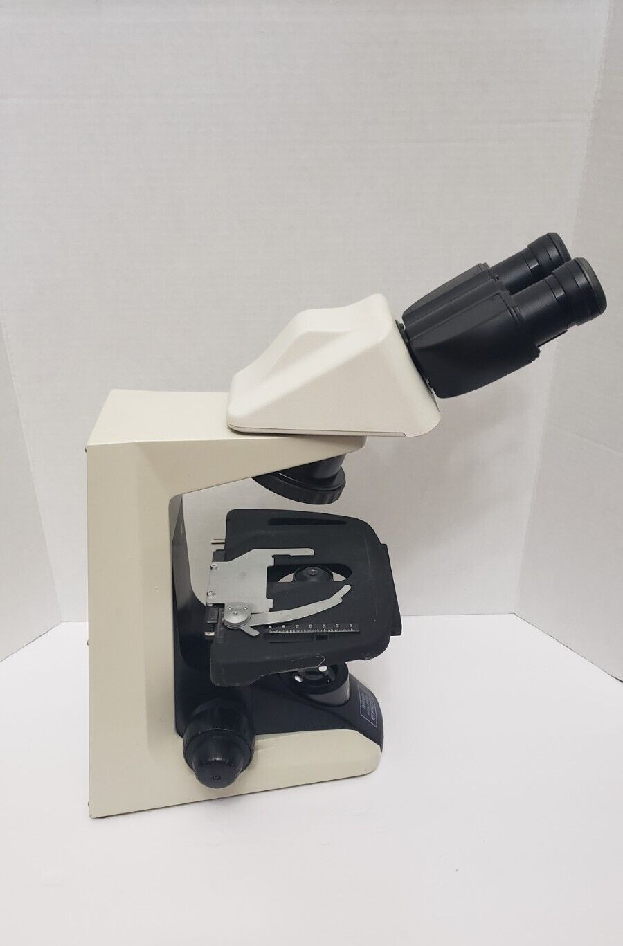 Nikon E200 Eclipse Microscope E200MV with 10x20 Lens Covers - Photo 1