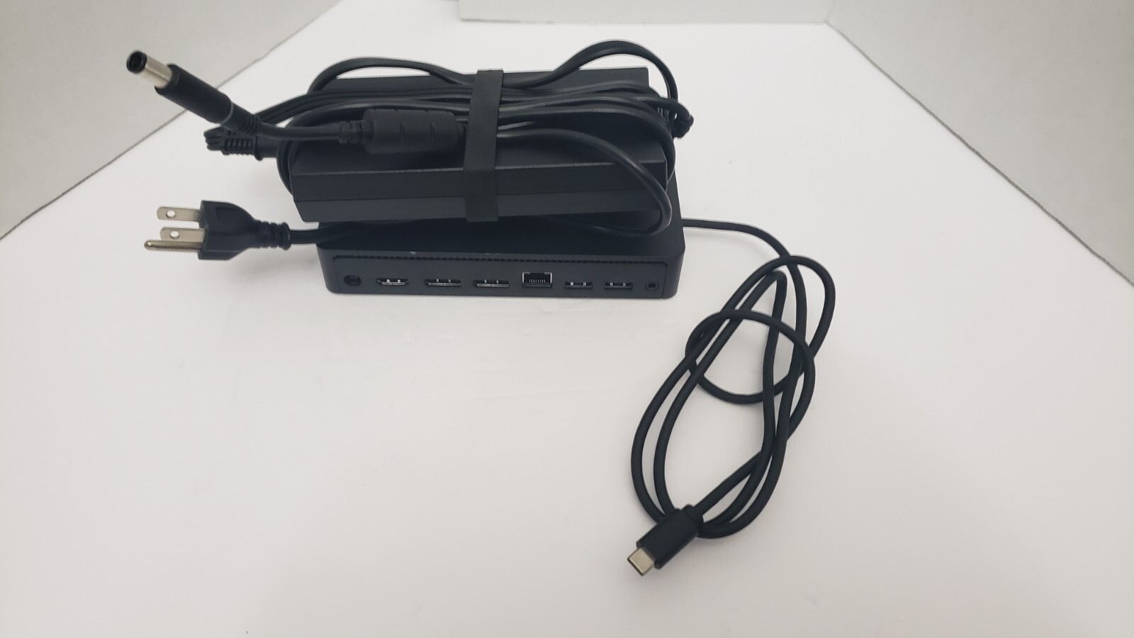 D6000 M4TJG Dell Universal Dock Docking Station USB-C USB 3.0 WITH POWER SUPPLY - Photo 1