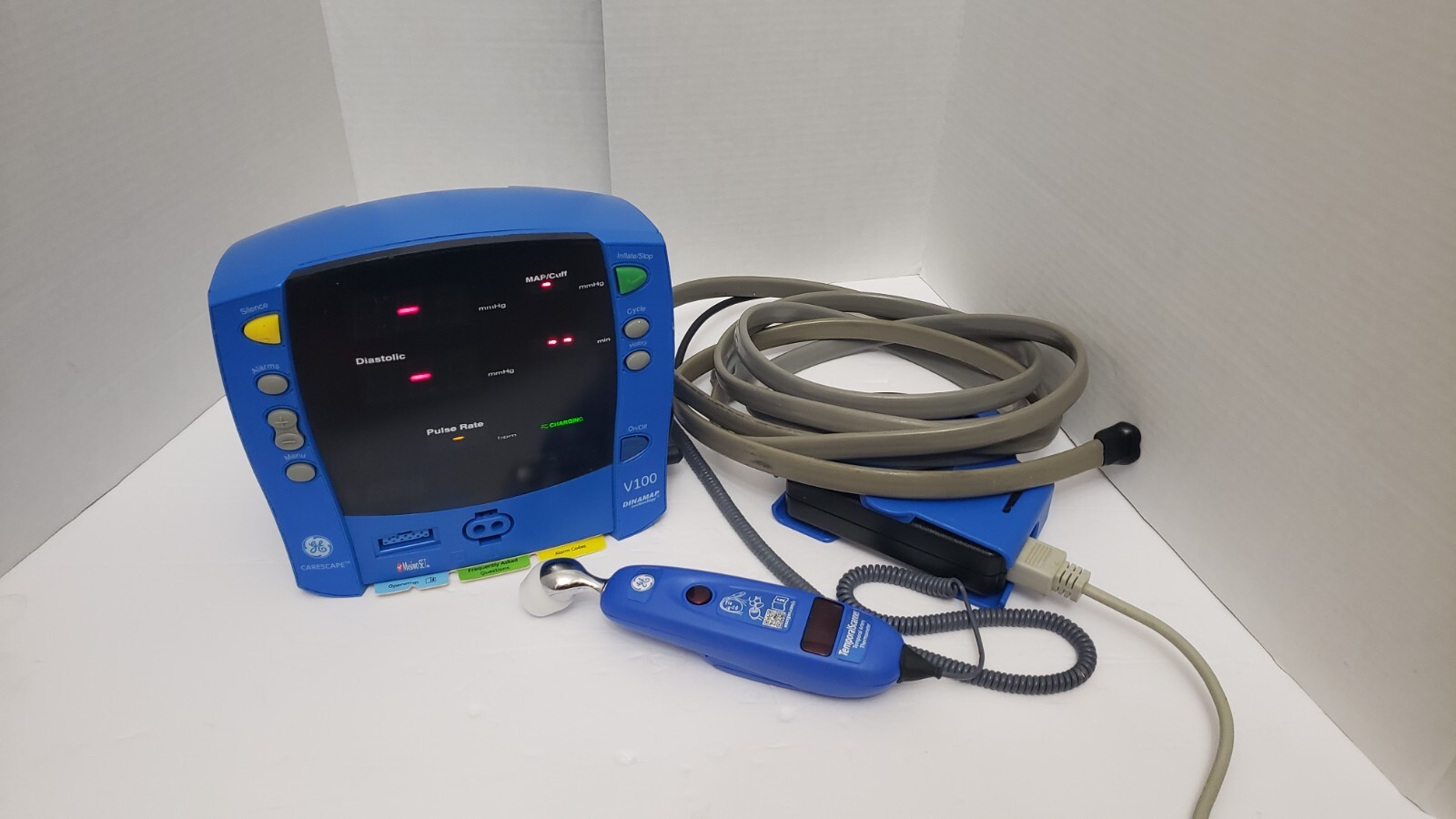 Dinamap V100 Patient Monitor with PSU, BP hose, Thermometer Unit C - Photo 1