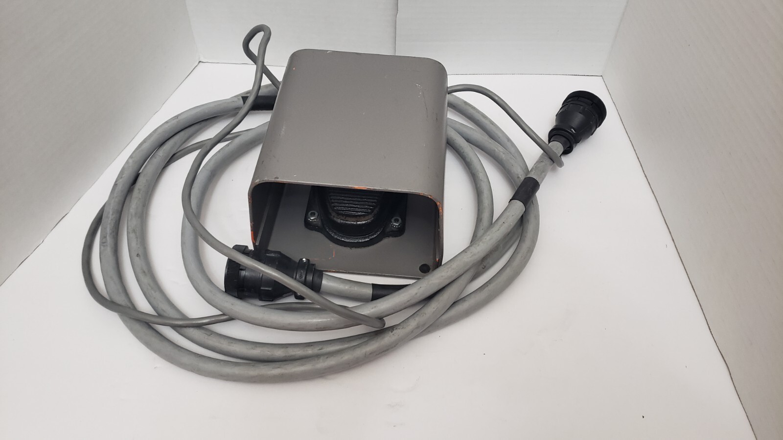 Linemaster Clipper 635-S Foot Switch with Guard - Photo 1