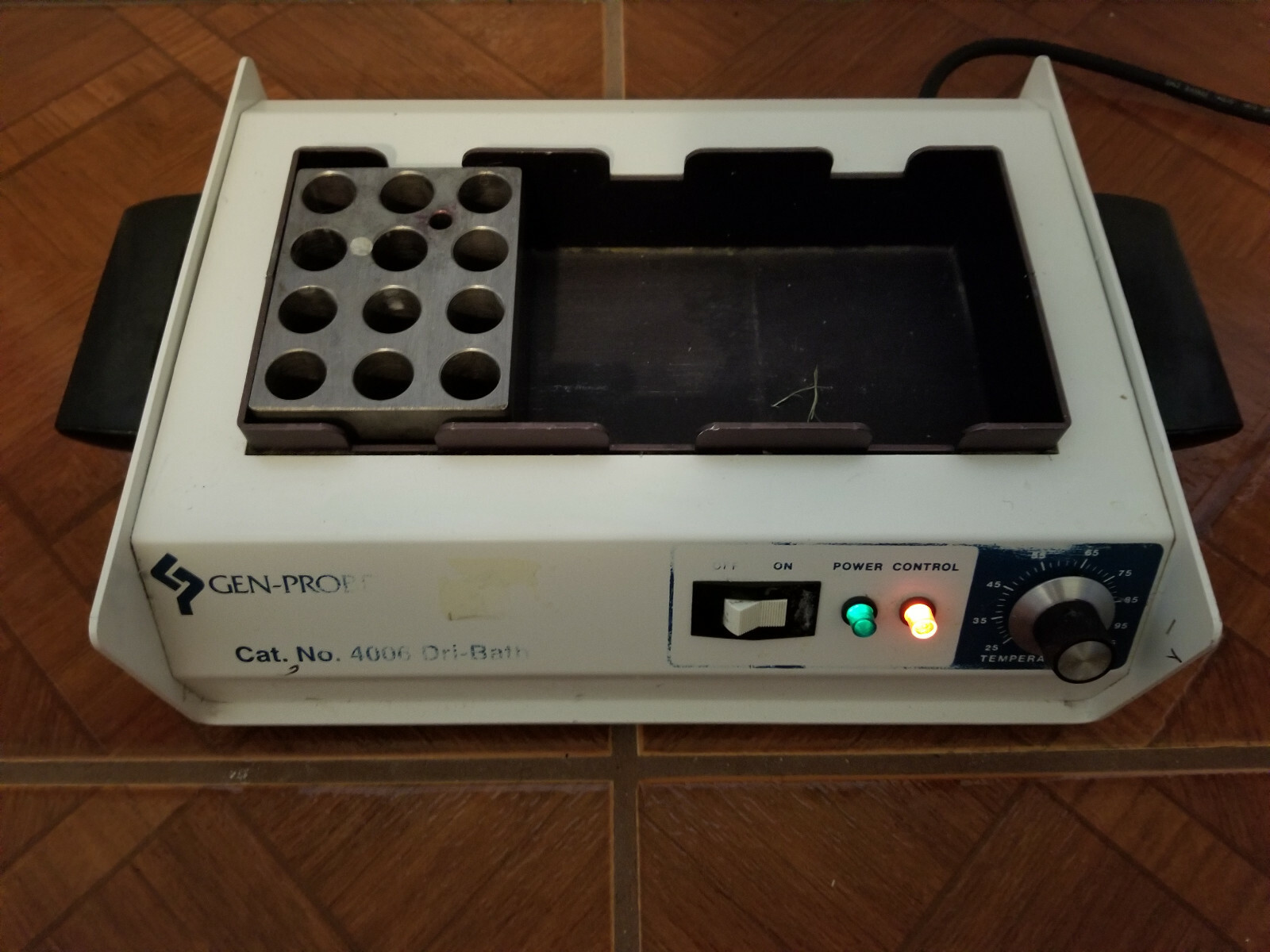 Gen-Probe 4006 Dri-Bath 3.8 Amp 120 Volt W/ One Insert Gen Probe 4006 - Photo 1