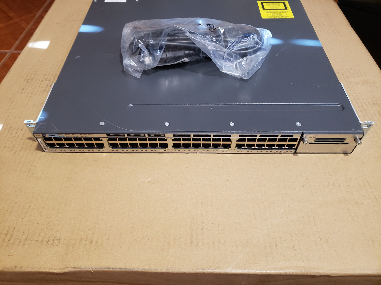 Cisco WS-C3750X-48T-L 3750X Catalyst 1000 48 Ports Lan Base Layer 3 Switch - Photo 1