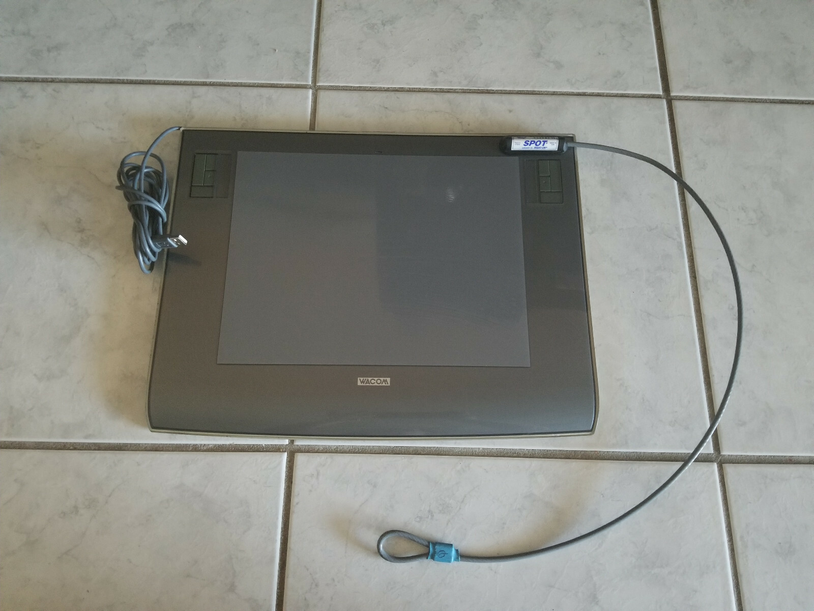 Wacom Intuos 3 Large PTZ-930 9x12 Tablet laptop locking cable attached - Photo 1