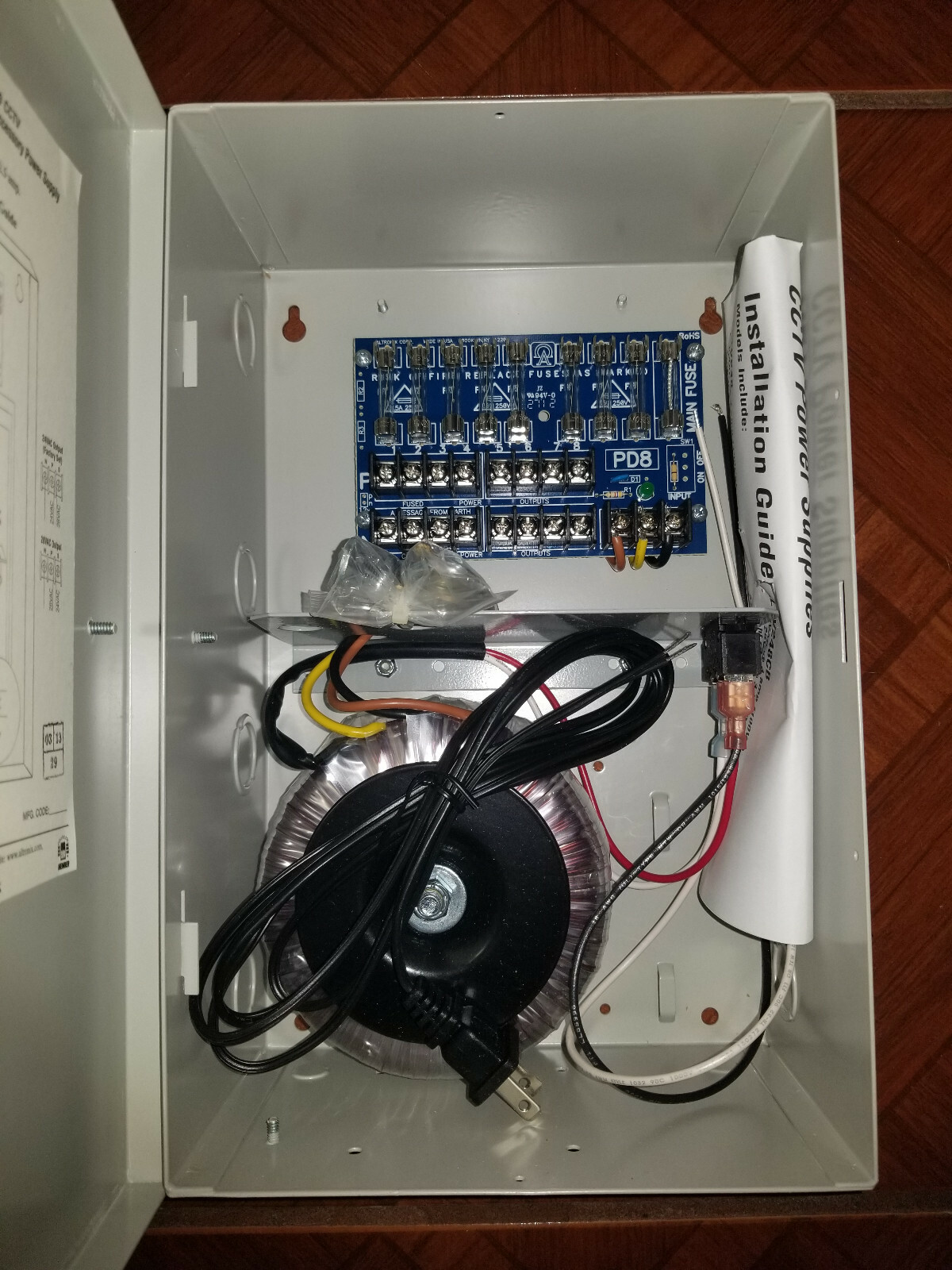 ALTRONIIX ALTV248300 CCTV Power Supply 8 Fused Outputs 24/28VAC 115VAC Enclosure - Photo 1