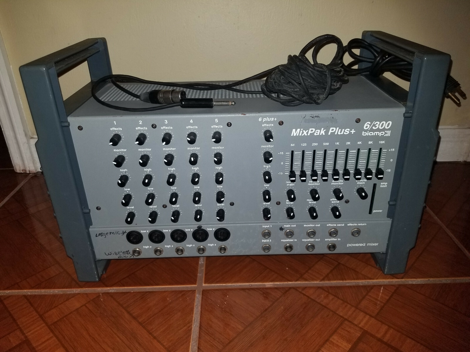 Biamp MixPak Plus Multi-Channel Powered Mixer 6/300 with Wireless Mic Cable - Photo 1