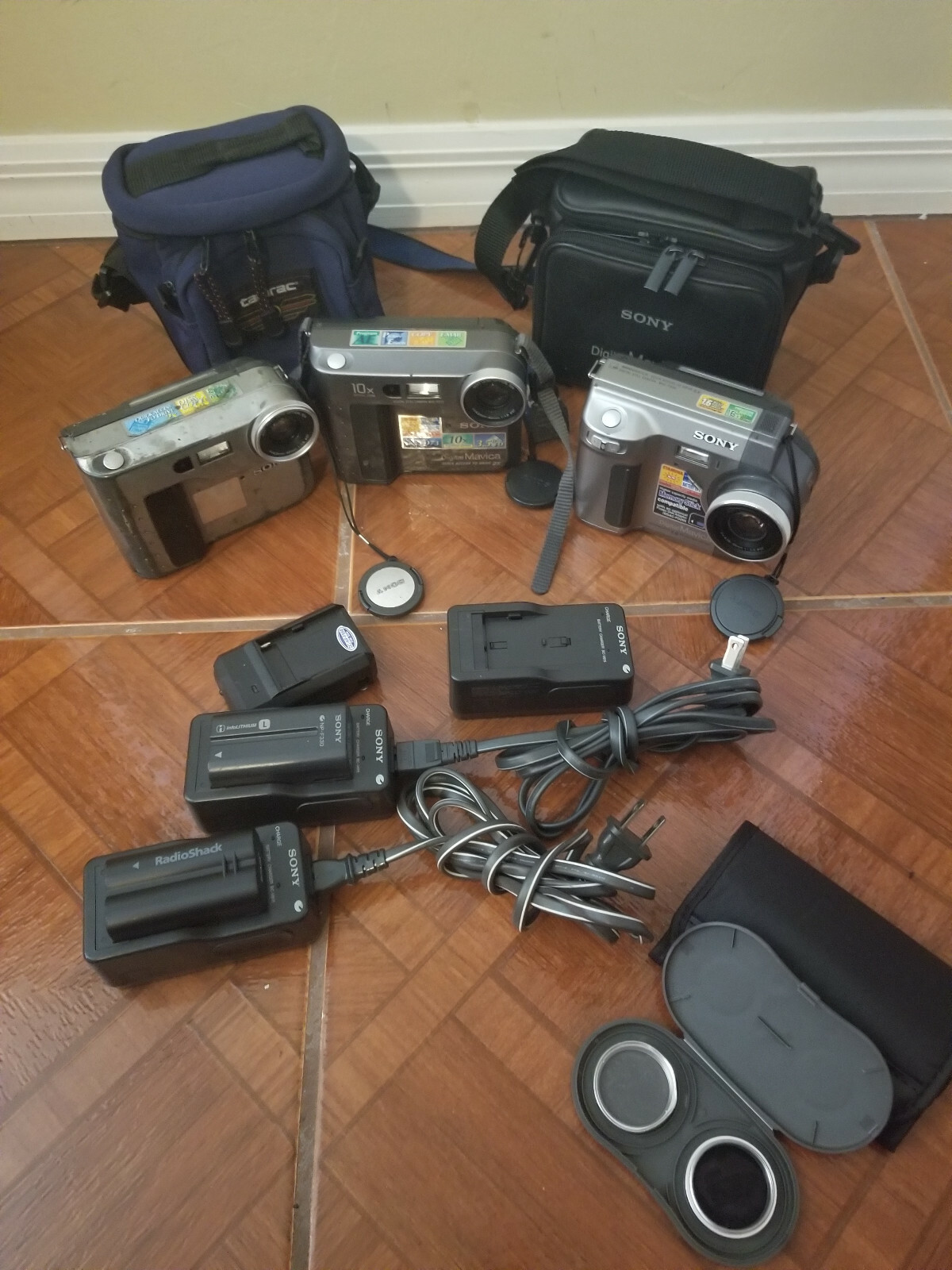 MAVICA MVC-FD71 MVC-FD73 MVC-FD90 Digital Camera Bundle Lot of 3 - Photo 1