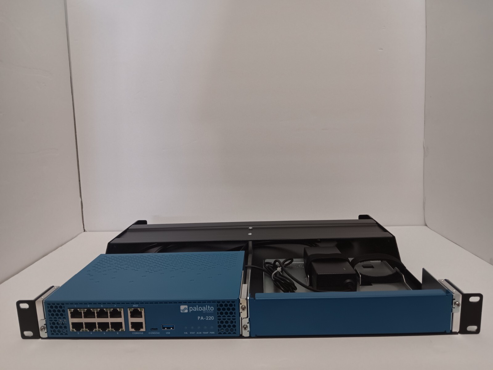 Palo Alto PA-220 Next-Gen Firewall 750-000128-00F in Rack Mount with Power Sup - Photo 1