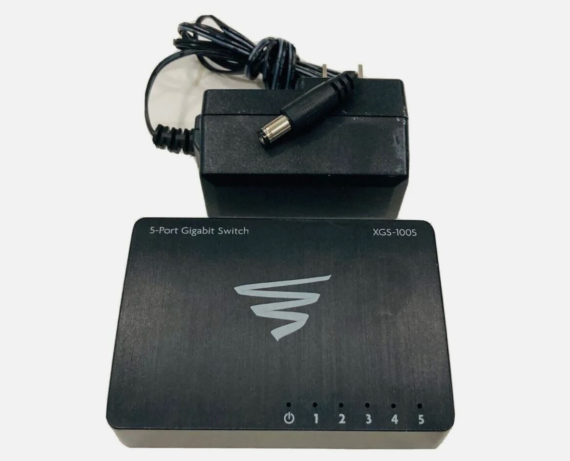 Luxul XGS-1005 5-Port Gigabit Desktop Switch with Power Adapter - Photo 1